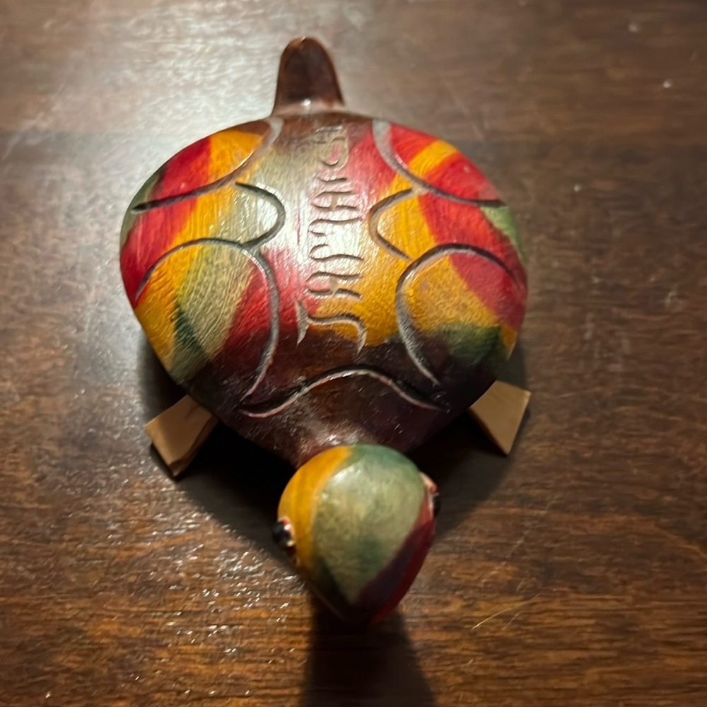 Wood carved turtle from Jamaica